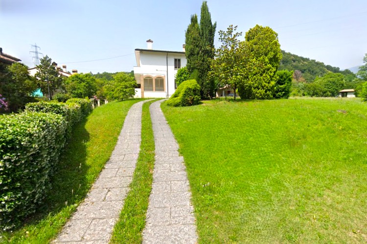 SUGGESTIVA VILLETTA BIFAMILIARE CON ACCESSO INDIPENDENTE E AMPIO GIARDINO A SAN ZENONE