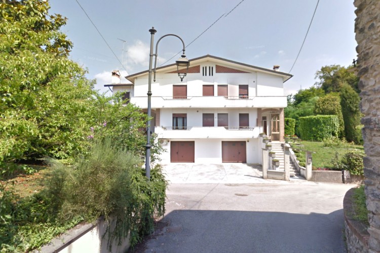 SUGGESTIVA VILLETTA BIFAMILIARE CON ACCESSO INDIPENDENTE E AMPIO GIARDINO A SAN ZENONE