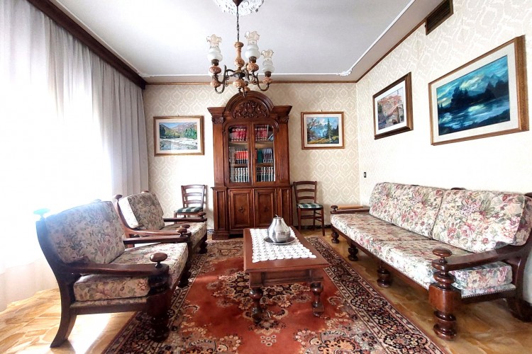 SUGGESTIVA VILLETTA BIFAMILIARE CON ACCESSO INDIPENDENTE E AMPIO GIARDINO A SAN ZENONE