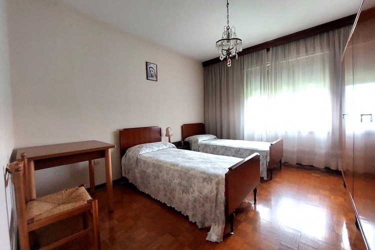 SUGGESTIVA VILLETTA BIFAMILIARE CON ACCESSO INDIPENDENTE E AMPIO GIARDINO A SAN ZENONE