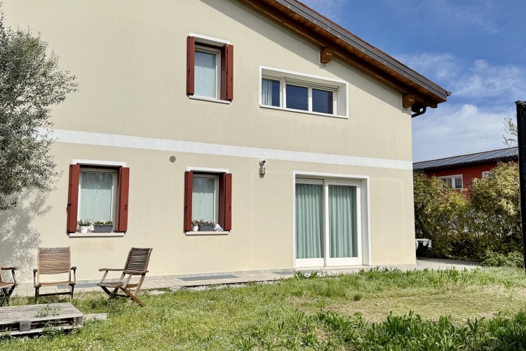 VILLA BIFAMILIARE INDIPENDENTE CON TAVERNA E GIARDINO ESCLUSIVO A CASSOLA
