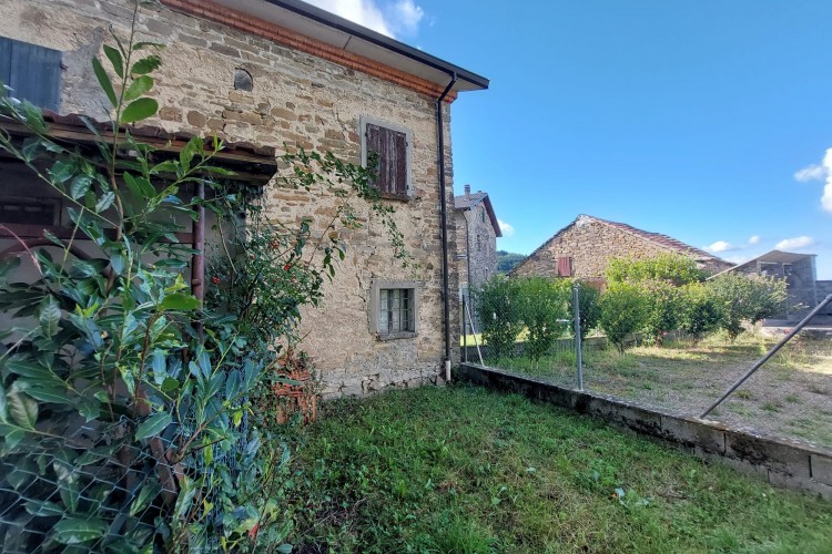 SUGGESTIVA CASA INDIPENDENTE A BERCETO