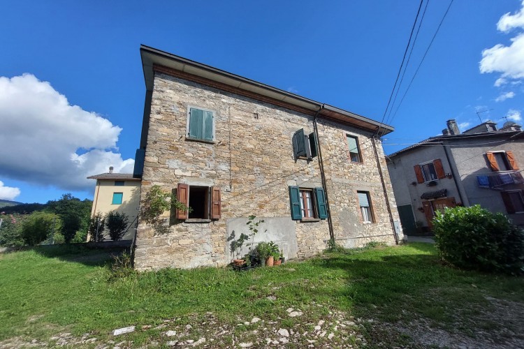 SUGGESTIVA CASA INDIPENDENTE A BERCETO