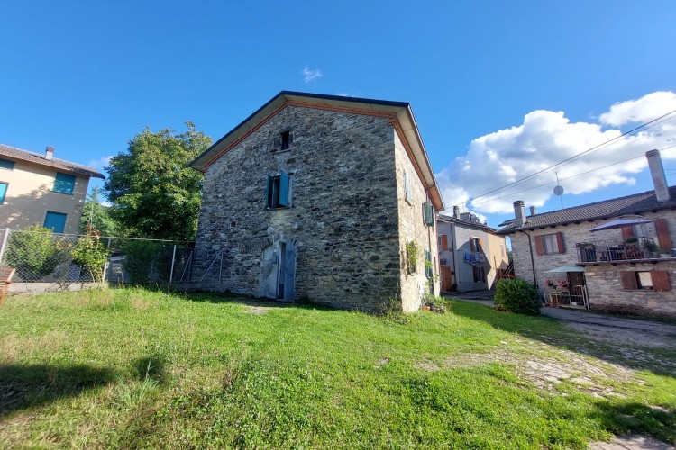 SUGGESTIVA CASA INDIPENDENTE A BERCETO