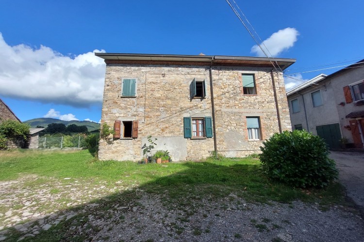 SUGGESTIVA CASA INDIPENDENTE A BERCETO