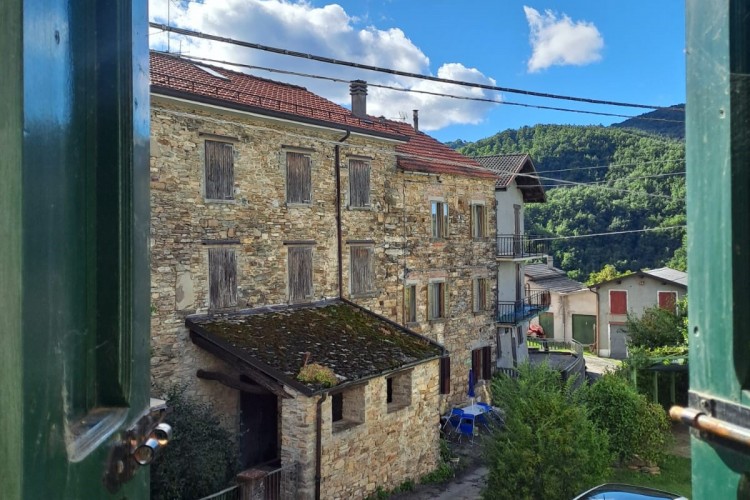 SUGGESTIVA CASA INDIPENDENTE A BERCETO
