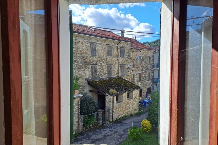 SUGGESTIVA CASA INDIPENDENTE A BERCETO
