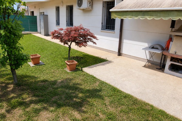 APPARTAMENTO TRICAMERE CON INGRESSO INDIPENDENTE E GIARDINO A COSTABISSARA