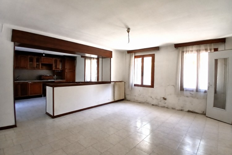SUGGESTIVA CASA INDIPENDENTE CON GIARDINO PRIVATO A VALBRENTA