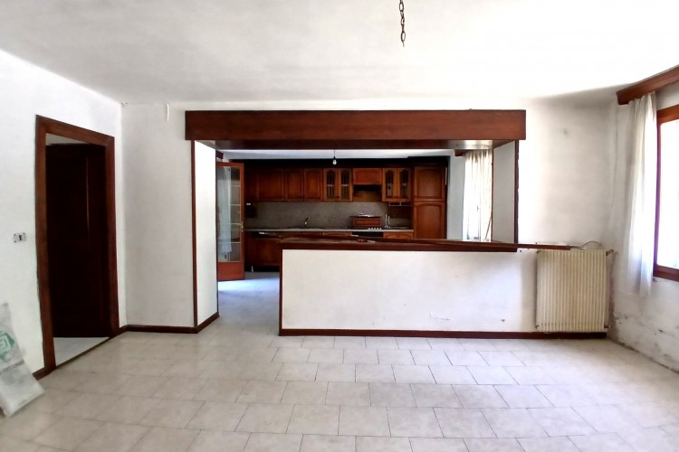 SUGGESTIVA CASA INDIPENDENTE CON GIARDINO PRIVATO A VALBRENTA