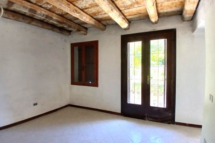 SUGGESTIVA CASA INDIPENDENTE CON GIARDINO PRIVATO A VALBRENTA