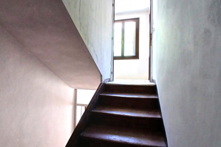 SUGGESTIVA CASA INDIPENDENTE CON GIARDINO PRIVATO A VALBRENTA