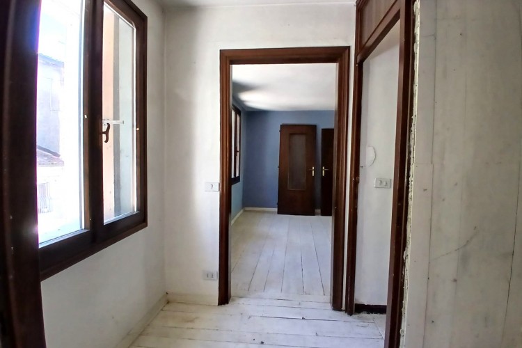 SUGGESTIVA CASA INDIPENDENTE CON GIARDINO PRIVATO A VALBRENTA