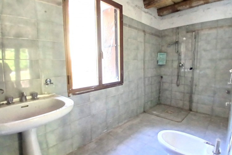 SUGGESTIVA CASA INDIPENDENTE CON GIARDINO PRIVATO A VALBRENTA