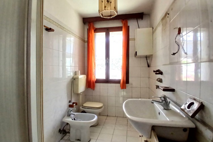 SUGGESTIVA CASA INDIPENDENTE CON GIARDINO PRIVATO A VALBRENTA