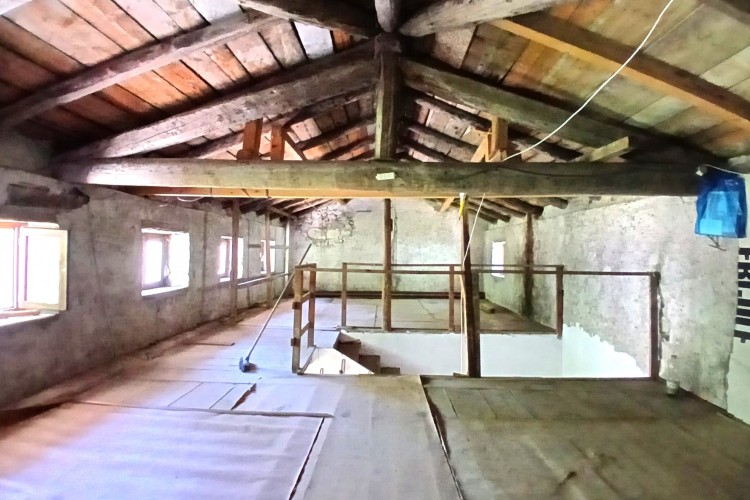SUGGESTIVA CASA INDIPENDENTE CON GIARDINO PRIVATO A VALBRENTA