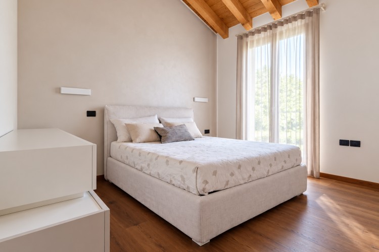 PORZIONE DI TRIFAMILIARE INDIPENDENTE CON GIARDINO A ROS&Agrave;