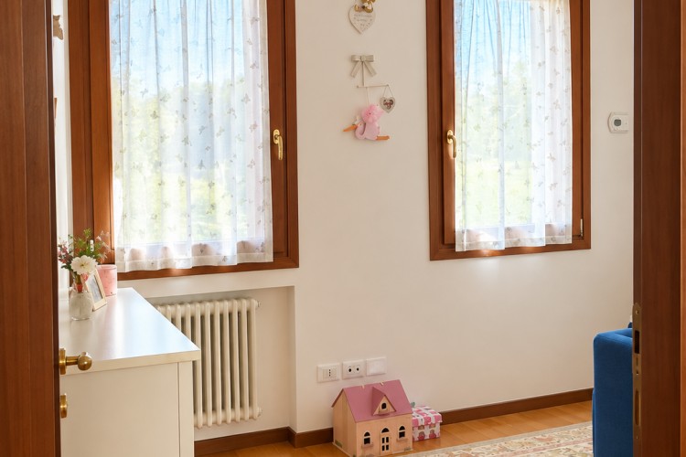 RAFFINATO APPARTAMENTO BICAMERE AL PIANO PRIMO A SAN ZENONE DEGLI EZZELINI