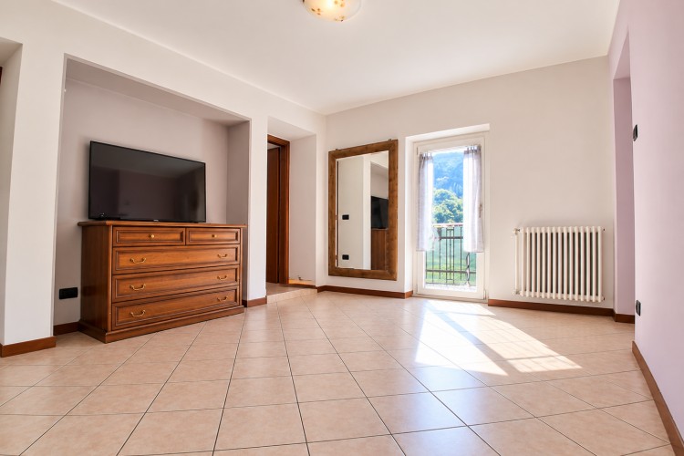 ABITAZIONE INDIPENDENTE CON SCOPERTO PRIVATO E VISTA PANORAMICA AD INCINO - ARSIE'