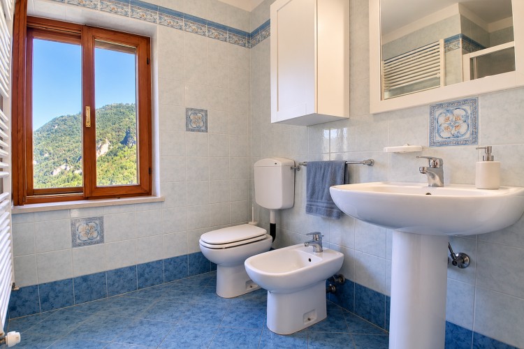ABITAZIONE INDIPENDENTE CON SCOPERTO PRIVATO E VISTA PANORAMICA AD INCINO - ARSIE'