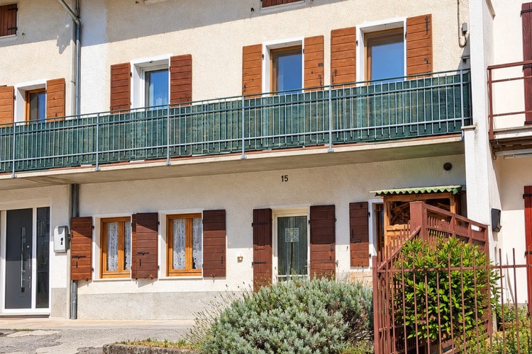 ABITAZIONE INDIPENDENTE CON SCOPERTO PRIVATO E VISTA PANORAMICA AD INCINO - ARSIE'
