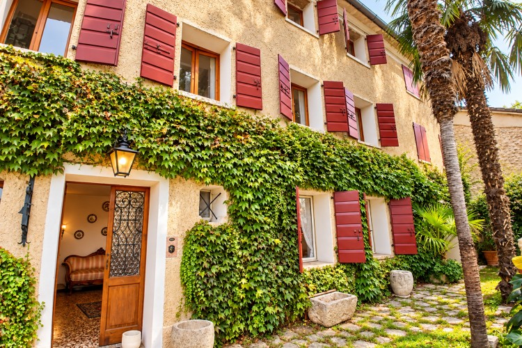 SUGGESTIVA CASA A SCHIERA INDIPENDENTE CON AMPIO GIARDINO PRIVATO A PIEVE DEL GRAPPA