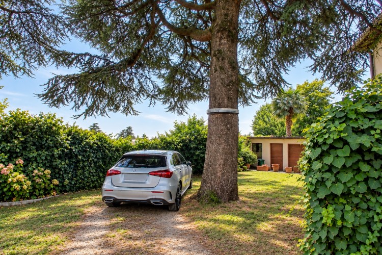 SUGGESTIVA CASA A SCHIERA INDIPENDENTE CON AMPIO GIARDINO PRIVATO A PIEVE DEL GRAPPA