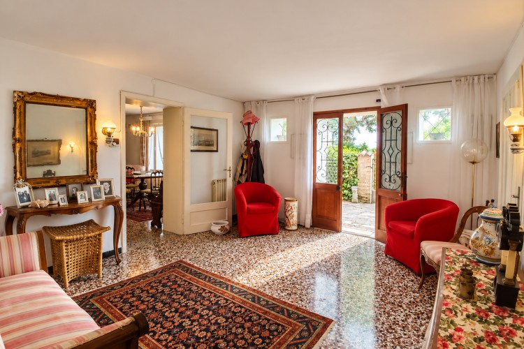 SUGGESTIVA CASA A SCHIERA INDIPENDENTE CON AMPIO GIARDINO PRIVATO A PIEVE DEL GRAPPA