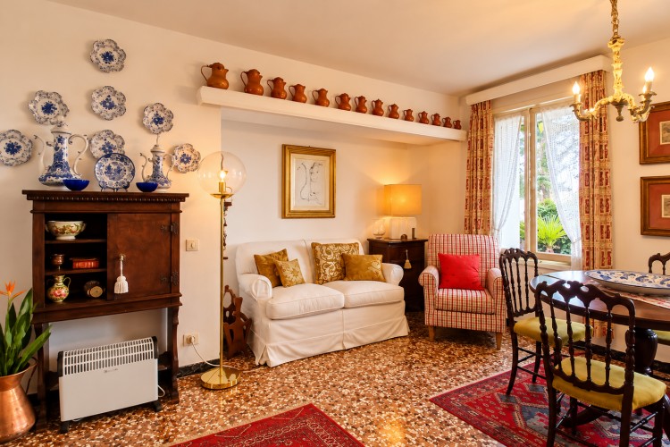 SUGGESTIVA CASA A SCHIERA INDIPENDENTE CON AMPIO GIARDINO PRIVATO A PIEVE DEL GRAPPA