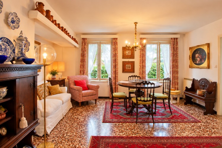 SUGGESTIVA CASA A SCHIERA INDIPENDENTE CON AMPIO GIARDINO PRIVATO A PIEVE DEL GRAPPA