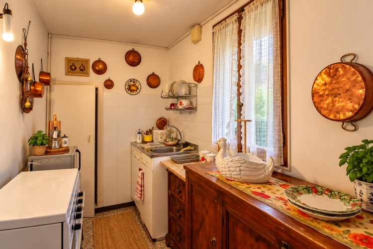 SUGGESTIVA CASA A SCHIERA INDIPENDENTE CON AMPIO GIARDINO PRIVATO A PIEVE DEL GRAPPA