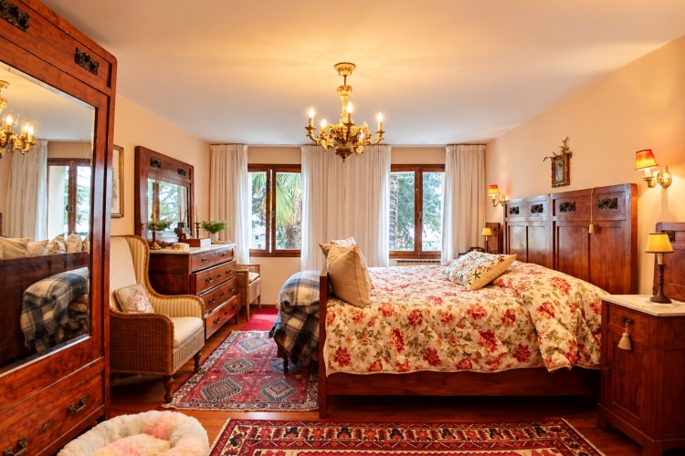 SUGGESTIVA CASA A SCHIERA INDIPENDENTE CON AMPIO GIARDINO PRIVATO A PIEVE DEL GRAPPA