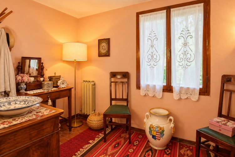 SUGGESTIVA CASA A SCHIERA INDIPENDENTE CON AMPIO GIARDINO PRIVATO A PIEVE DEL GRAPPA