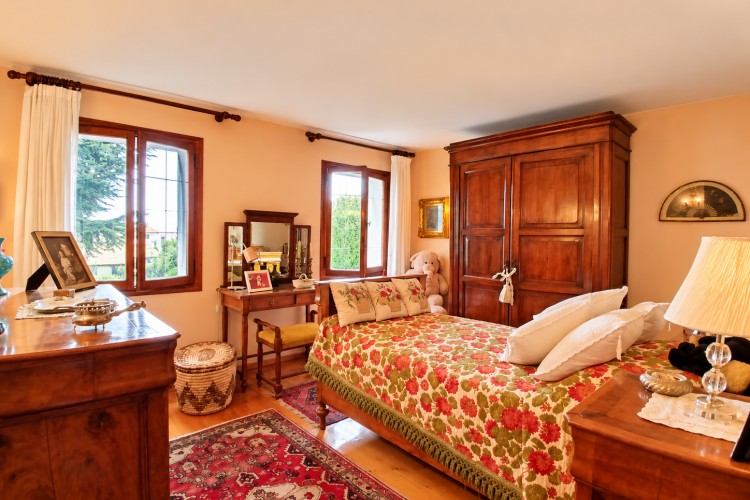 SUGGESTIVA CASA A SCHIERA INDIPENDENTE CON AMPIO GIARDINO PRIVATO A PIEVE DEL GRAPPA