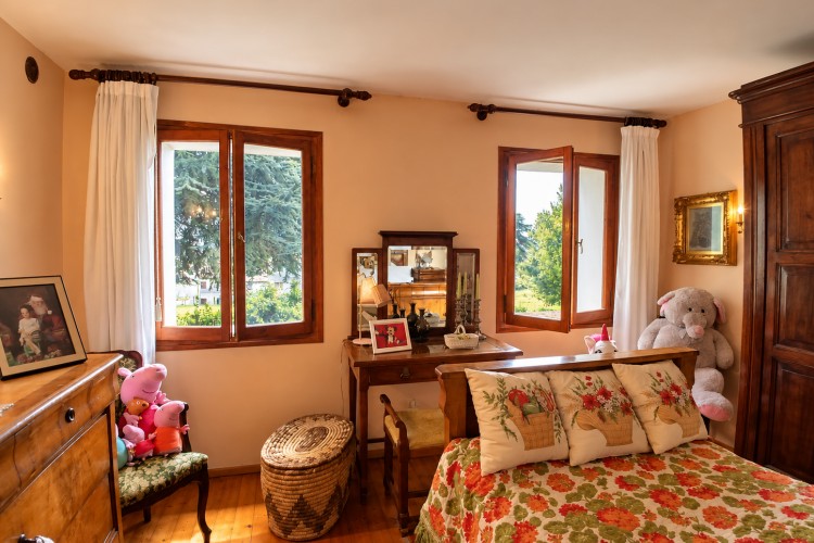 SUGGESTIVA CASA A SCHIERA INDIPENDENTE CON AMPIO GIARDINO PRIVATO A PIEVE DEL GRAPPA