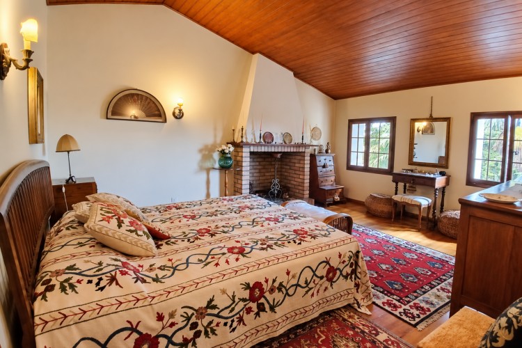SUGGESTIVA CASA A SCHIERA INDIPENDENTE CON AMPIO GIARDINO PRIVATO A PIEVE DEL GRAPPA