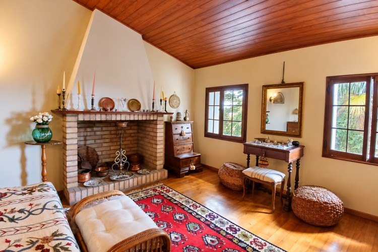 SUGGESTIVA CASA A SCHIERA INDIPENDENTE CON AMPIO GIARDINO PRIVATO A PIEVE DEL GRAPPA