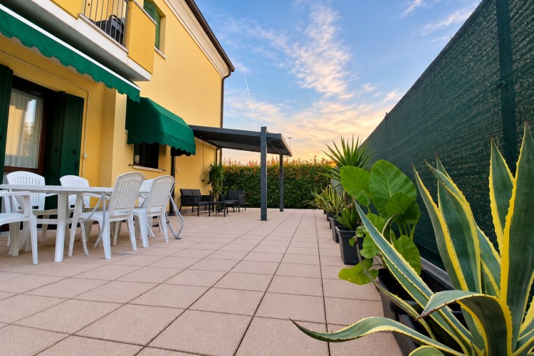 SPAZIOSO APPARTAMENTO AL PIANO TERRA CON AMPIO GIARDINO A TEZZE SUL BRENTA