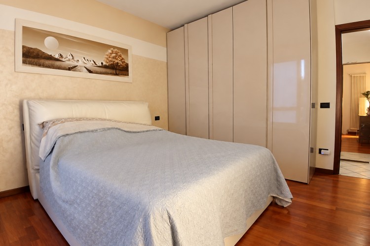 SPAZIOSO APPARTAMENTO AL PIANO TERRA CON AMPIO GIARDINO A TEZZE SUL BRENTA